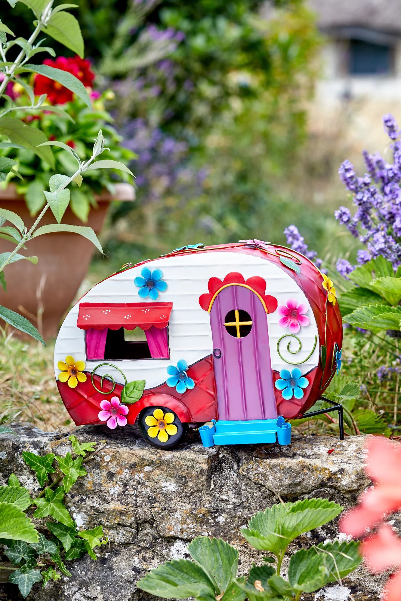 Maison féerique Flower Power, métal peint à la main (33 × 22 × 14 cm)